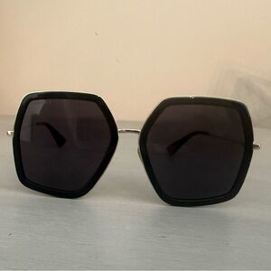Gucci Sunglasses GG0106S 001